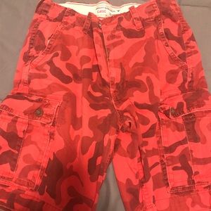 Men’s red camo cargo shorts